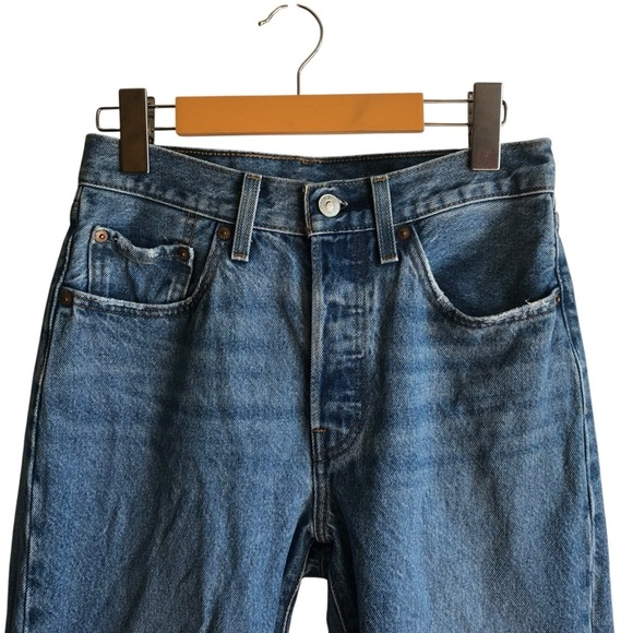 Levi’s 501 Original Cropped Straight Leg Jeans Size 26 Light Blue Stone Wash - Picture 8 of 16
